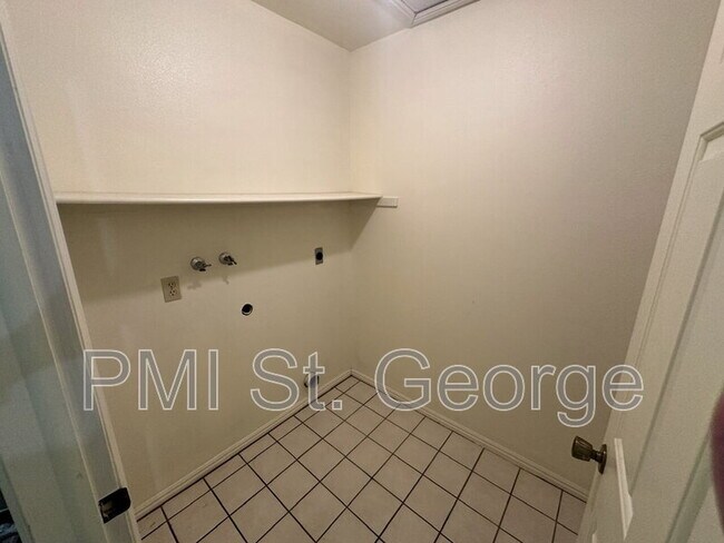 Building Photo - 3059 Bayberry Cir