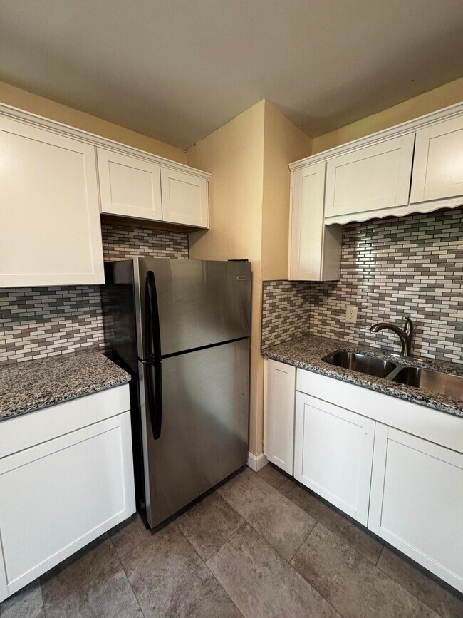 Building Photo - 262 N Broadway