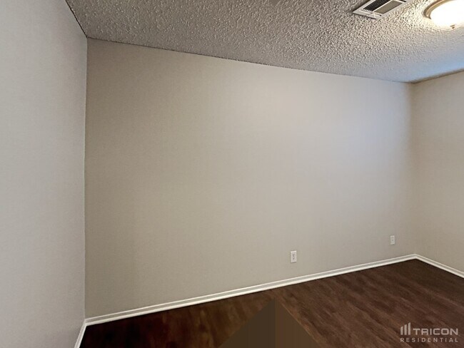 Building Photo - 104 Edelweiss St