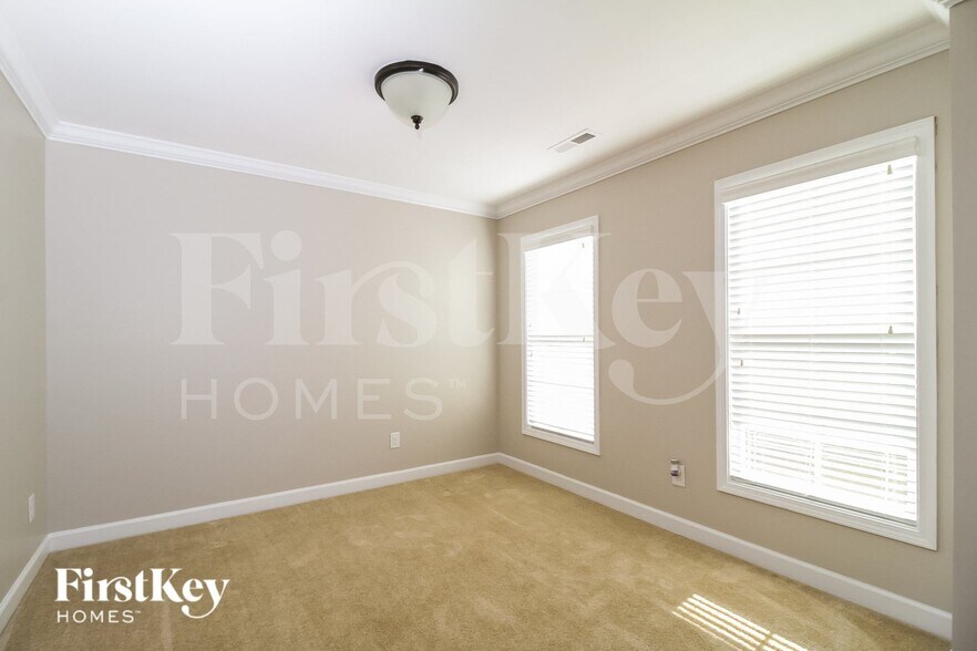 Building Photo - 1647 Crestlawn Tl