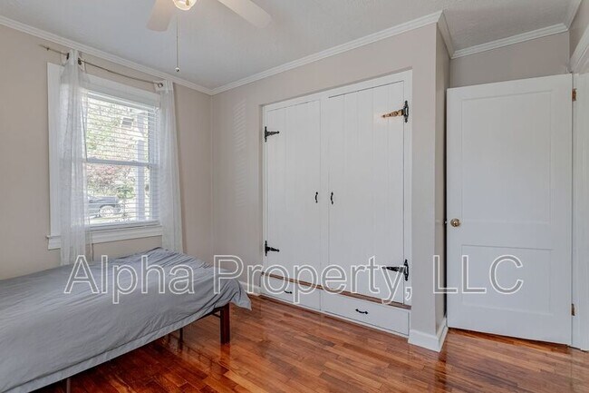 Building Photo - 4 Long Hill St