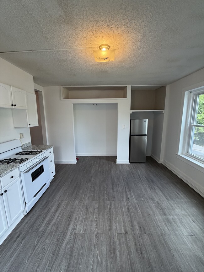 Building Photo - 639 Haws Ave