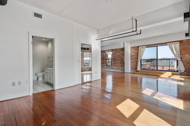 Building Photo - 432 E Rich St