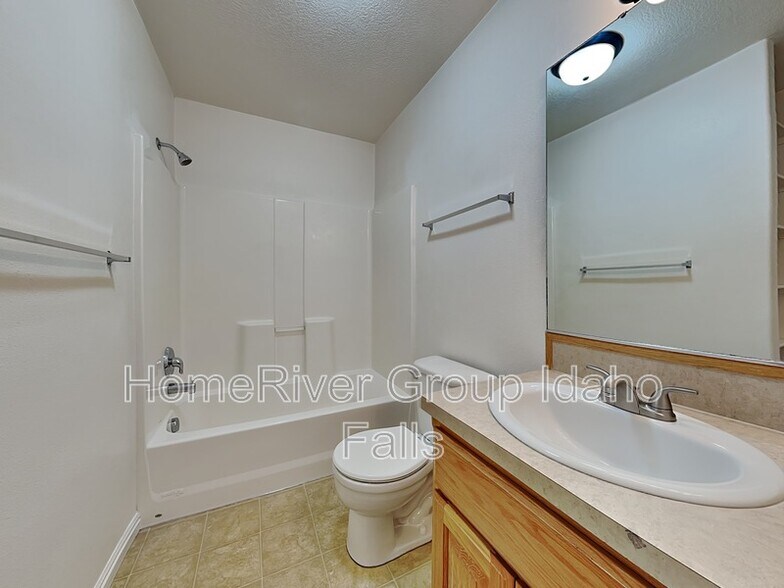 Building Photo - 3358 Briar Creek Ln