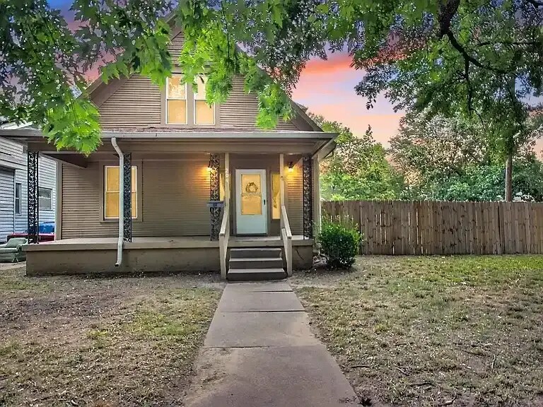 Primary Photo - 204 N Martinson St