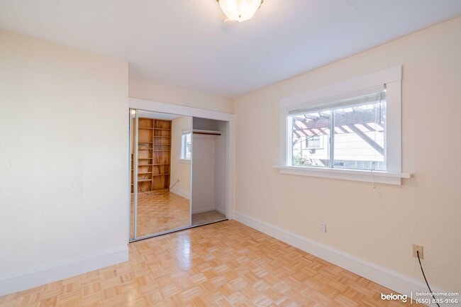 Building Photo - 2400 Bonar St