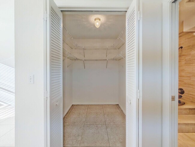 Building Photo - 7535 La Paz Blvd