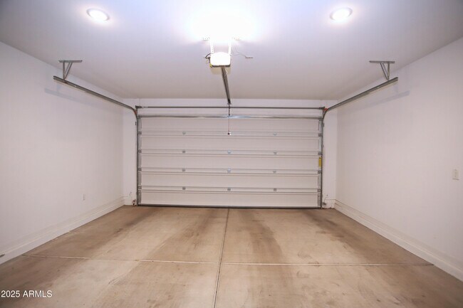 Building Photo - 7865 N 79th Ave