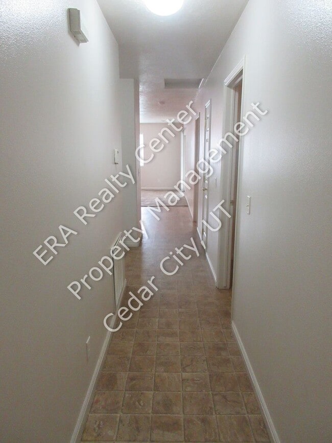 Building Photo - 3 Bedroom, 2 Bathroom Twin Home