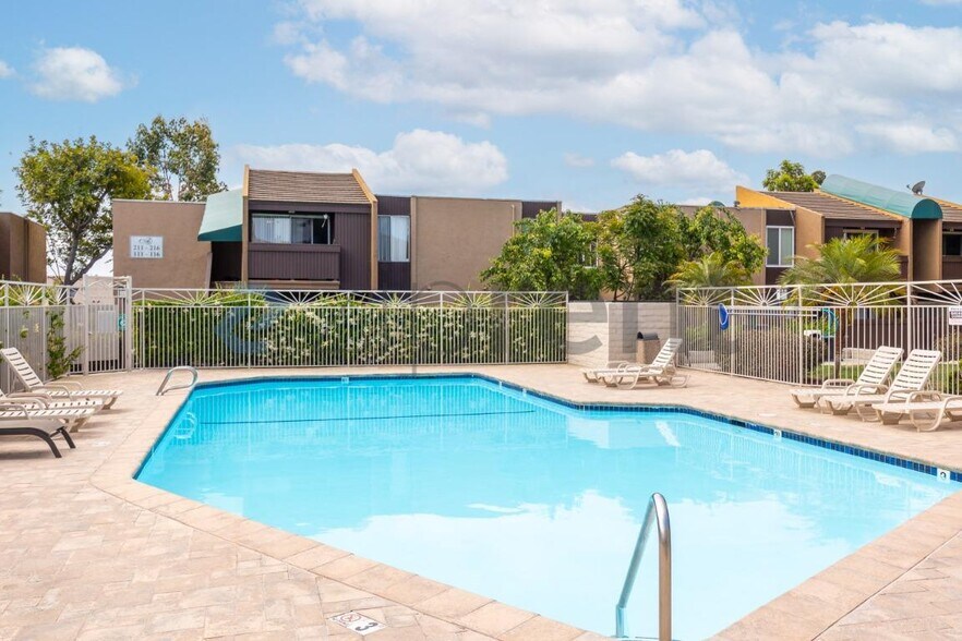 Building Photo - Unit 226
