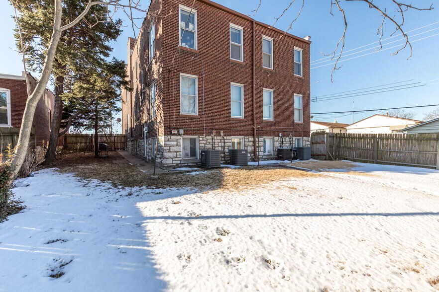 Building Photo - 4989 Arsenal St