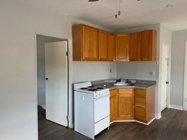 Building Photo - 102 N Main Ave