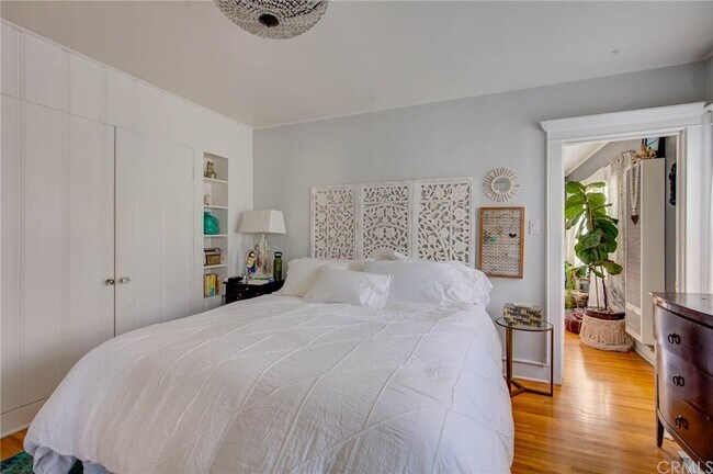 Building Photo - 223 24th St