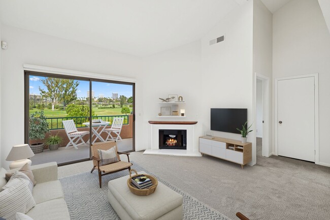 Building Photo - Villa Point Upper Unit with Loft and Golf Course Views