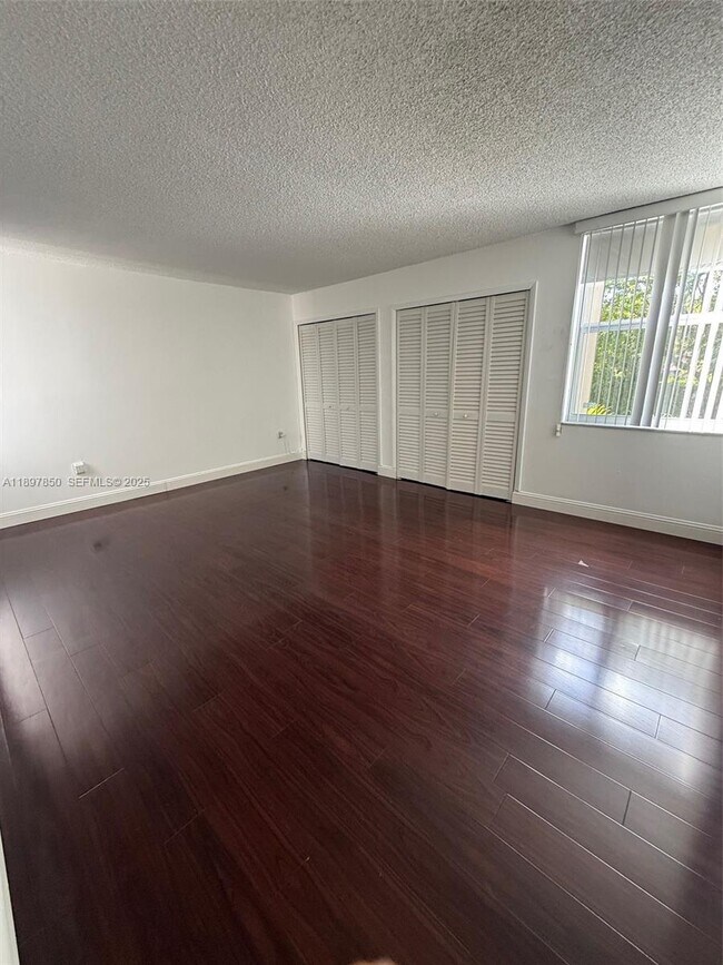 Building Photo - 802 NW 87th Ave