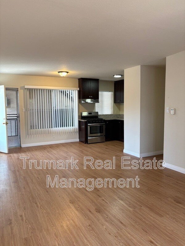 Primary Photo - 1204 E Lexington Dr