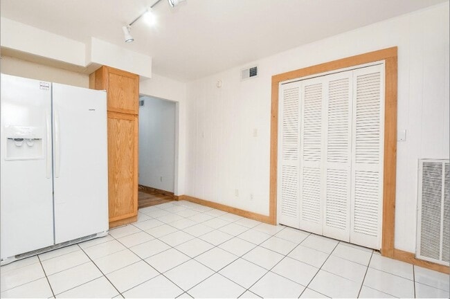 Building Photo - 7233 Beechnut St