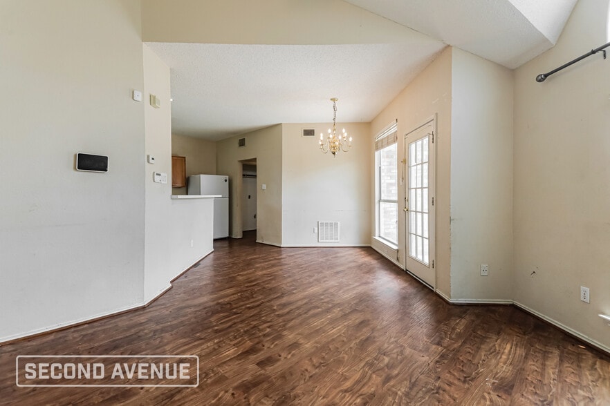 Building Photo - 2124 Amber Springs