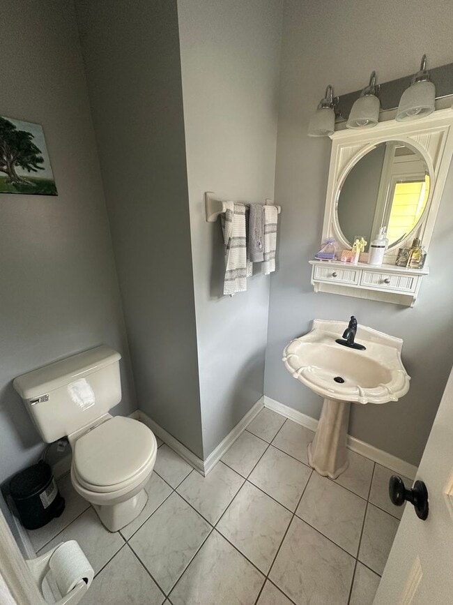 Building Photo - 2BD/2.5BA Home Located in Harbor Town!