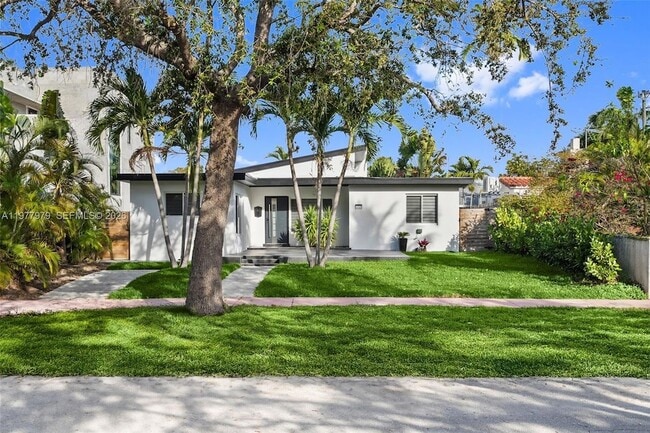 Building Photo - 1519 Biarritz Dr