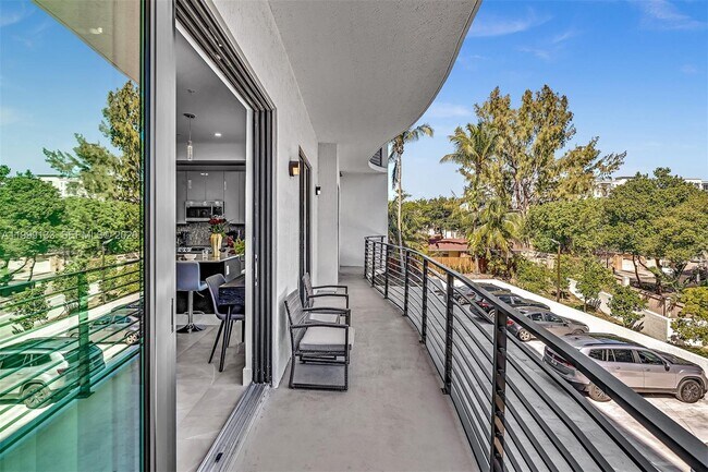 Building Photo - 2100 Miami Rd