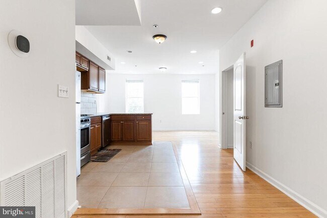 Building Photo - 227 E Girard Ave