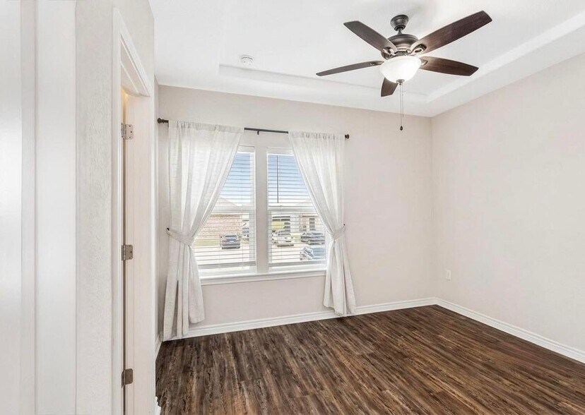 Building Photo - 2108 Cavitt Ave
