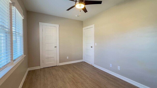 Building Photo - DL Georgia