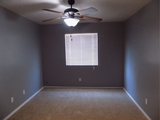 Building Photo - Beautiful 3 Bedroom 2 Bathroom Home Located in Ventana Ranch!!