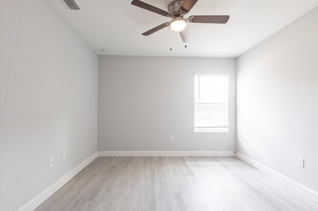 Building Photo - BRAND NEW Construction, 3 bed / 2 bath Ren...