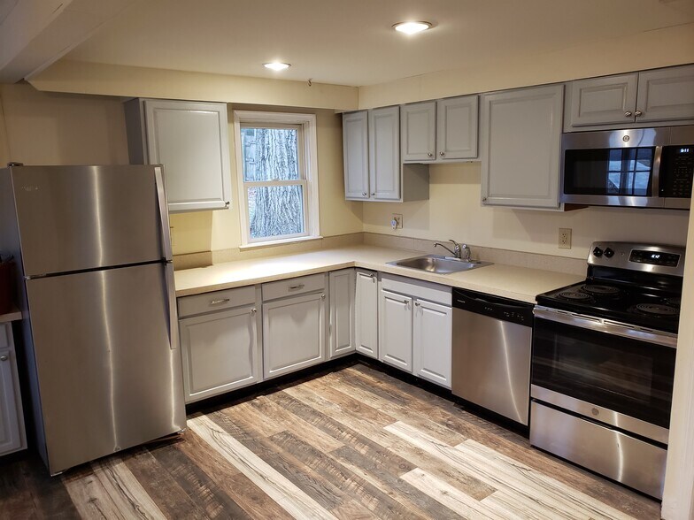 Kitchen - 1379 Wetherill Rd