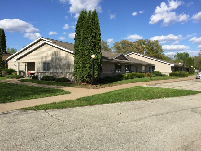 Village Green Apartments - 304 S 14th St Keithsburg IL 61442 ...