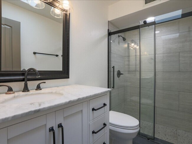 Building Photo - Spacious 4 Bedroom 2 Bathroom home with Private Pool & Arizona Room!