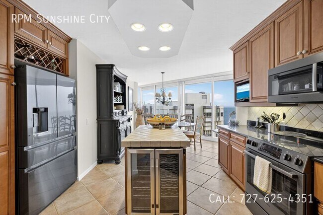 Building Photo - 4041 Gulf Shore Blvd N
