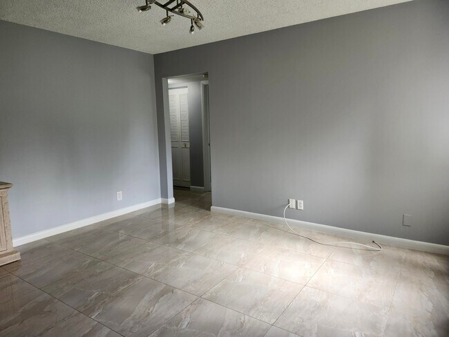 Building Photo - 514 Shady Pine Way