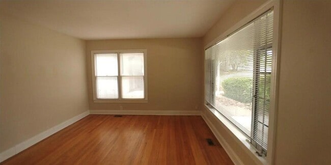 Building Photo - 3810 Brookview Rd