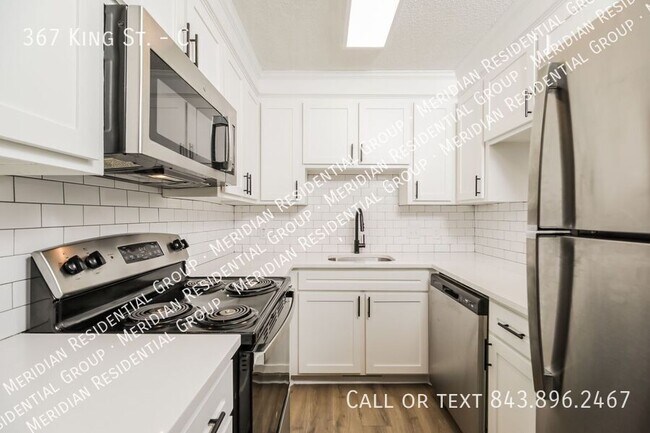 Building Photo - 367 King St