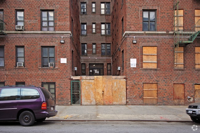 Building Photo - 552-562 Academy St