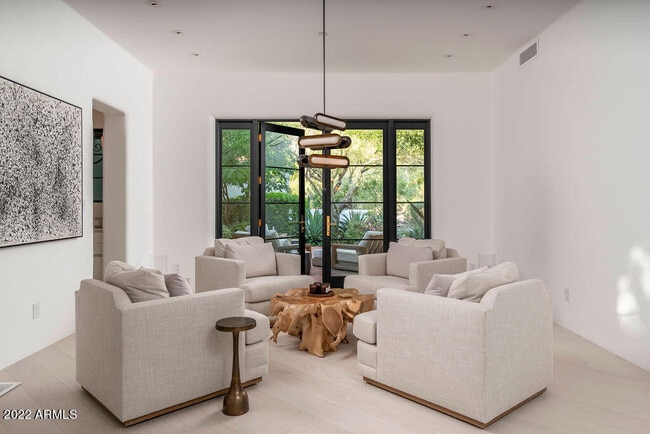 Building Photo - 6723 N Desert Fairways Dr