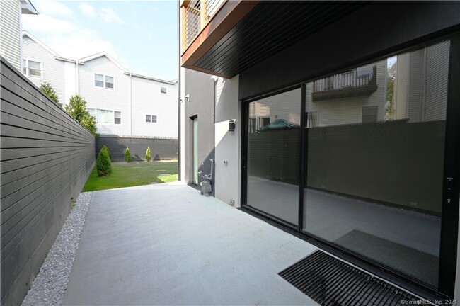 Building Photo - 998 Cove Rd
