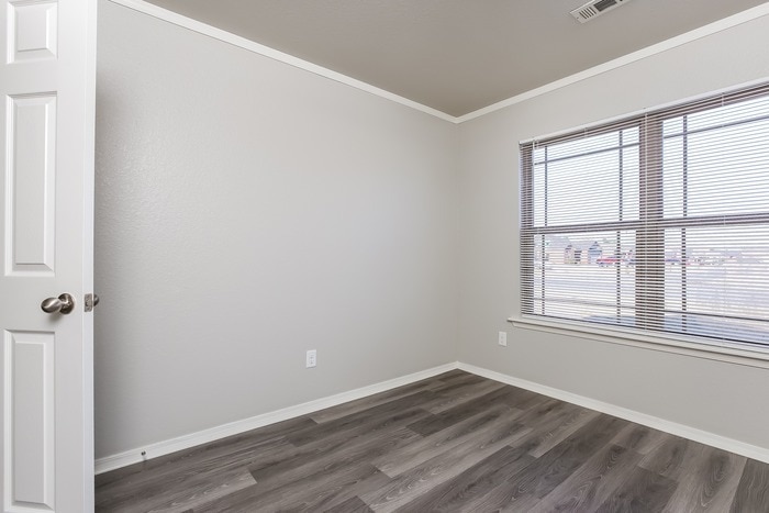 Building Photo - 6517 White Oak Way