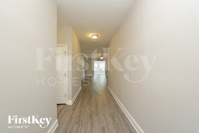 Building Photo - 4960 Long Grove Dr