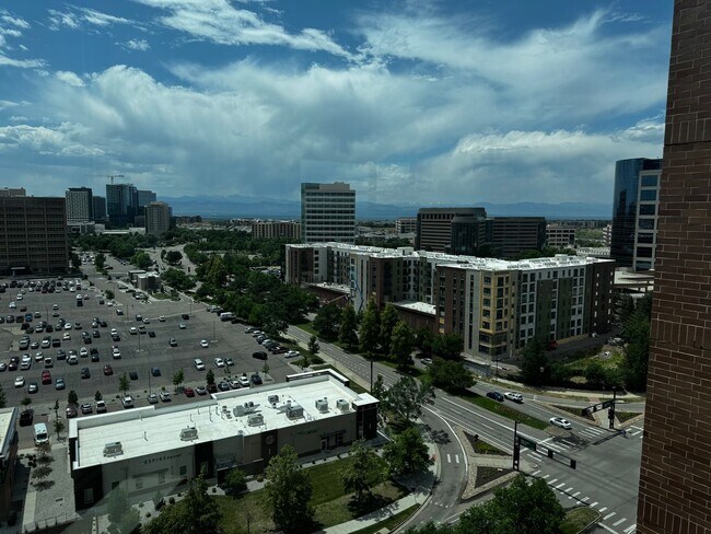 Building Photo - Penterra Plaza Condo with Amazing Panorami...
