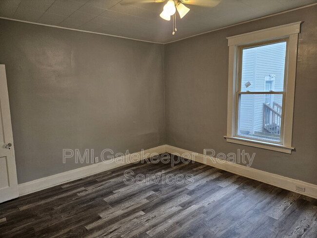 Building Photo - 5402 Rolston Ave