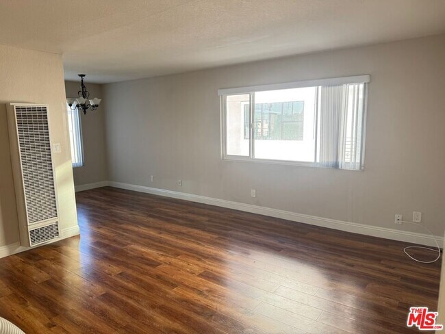 Building Photo - 1616 W 206th St