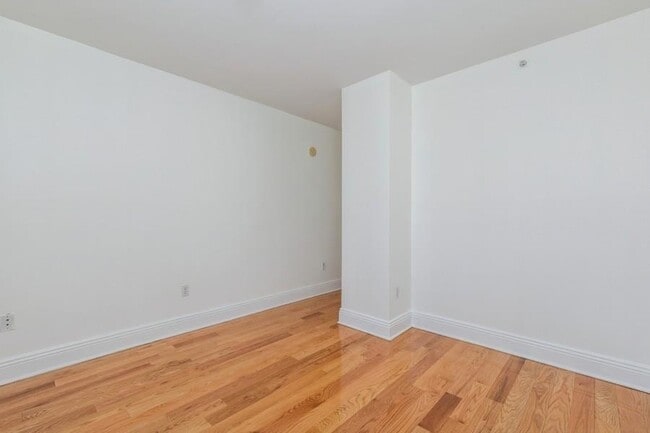 Building Photo - 809-815 22nd St Unit# 1501