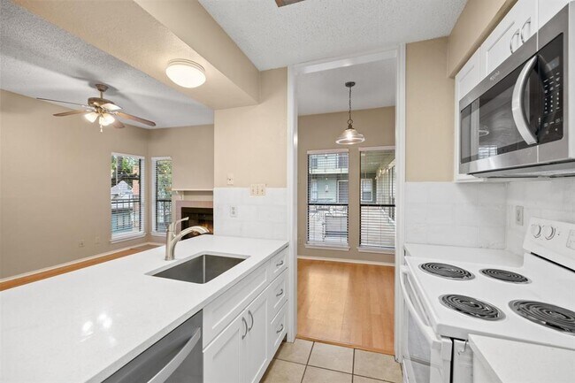 Building Photo - 2706 Salado St