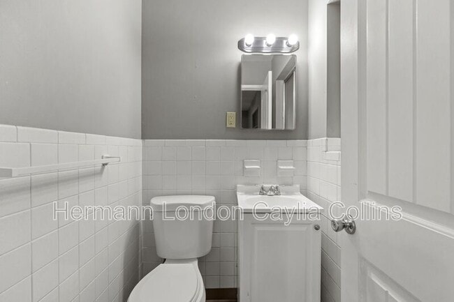 Building Photo - 834 Font Ln