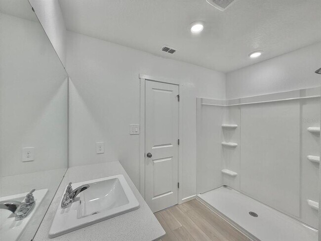 Building Photo - 836 Lynx St