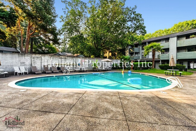 Building Photo - 8747 SW Brightfield Cir